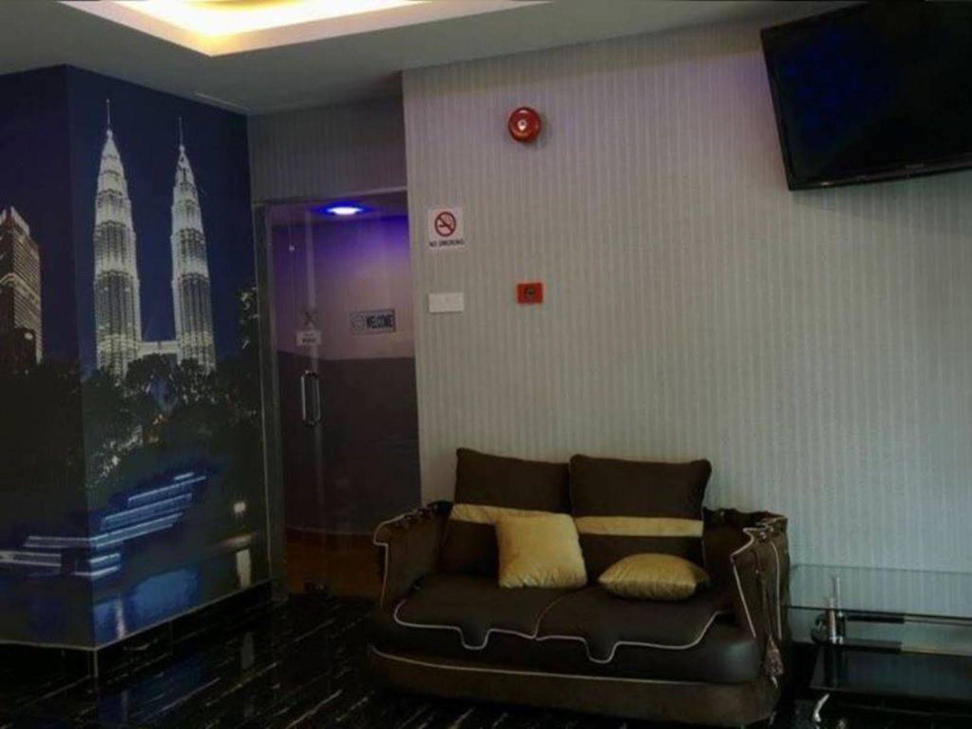פטלין ג'איה Oyo 176 Hotel Q Inn מראה חיצוני תמונה