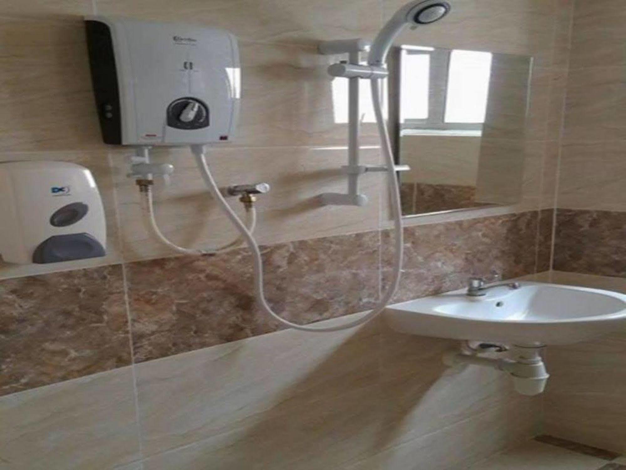 פטלין ג'איה Oyo 176 Hotel Q Inn מראה חיצוני תמונה