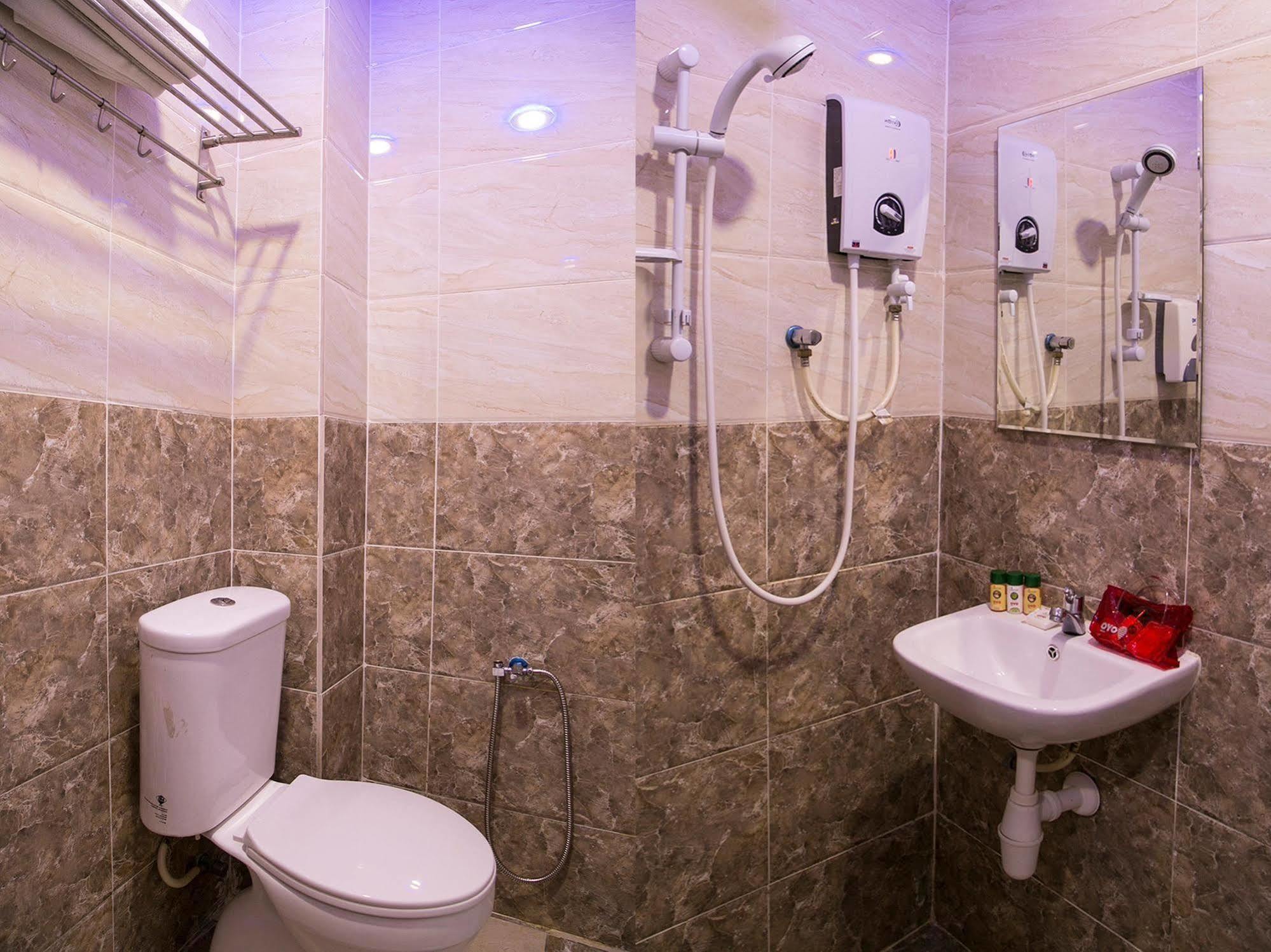 פטלין ג'איה Oyo 176 Hotel Q Inn מראה חיצוני תמונה